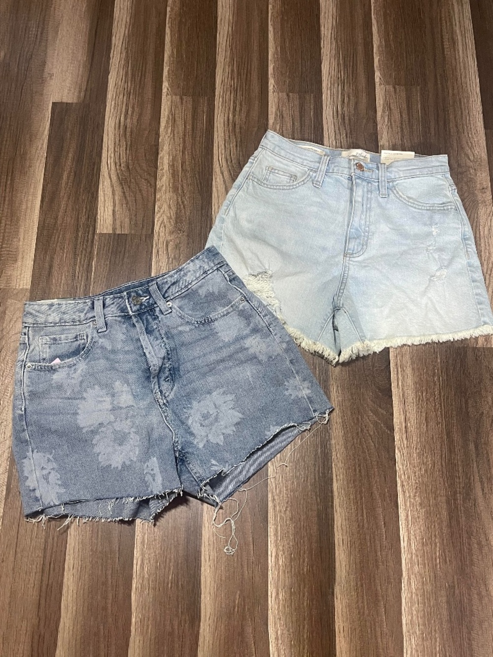 Lot of 2 pairs jean Shorts (Universal Threads and Wild Fable) Size 0